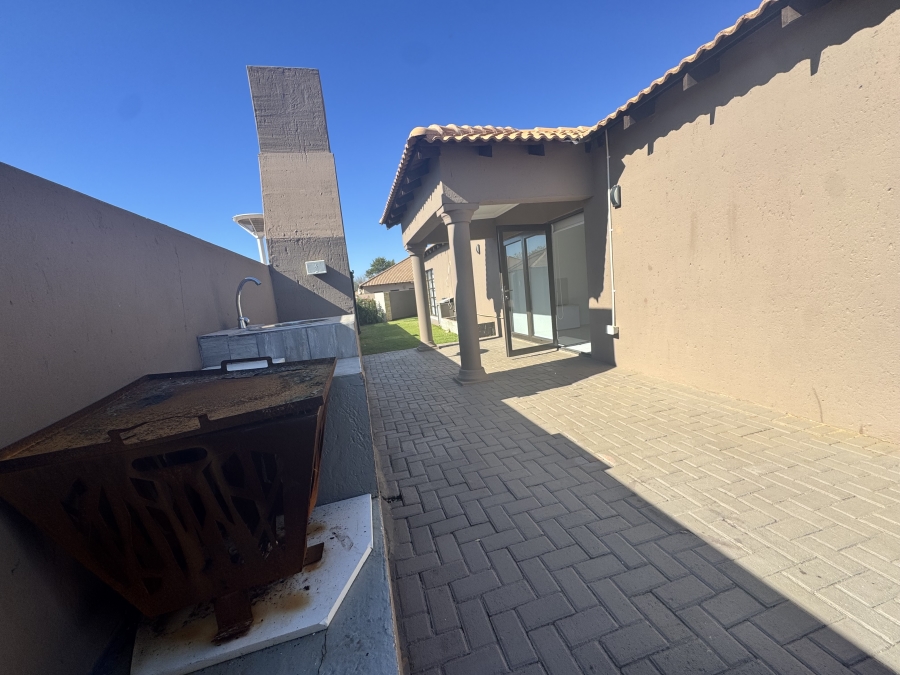 To Let 3 Bedroom Property for Rent in Wilkoppies North West